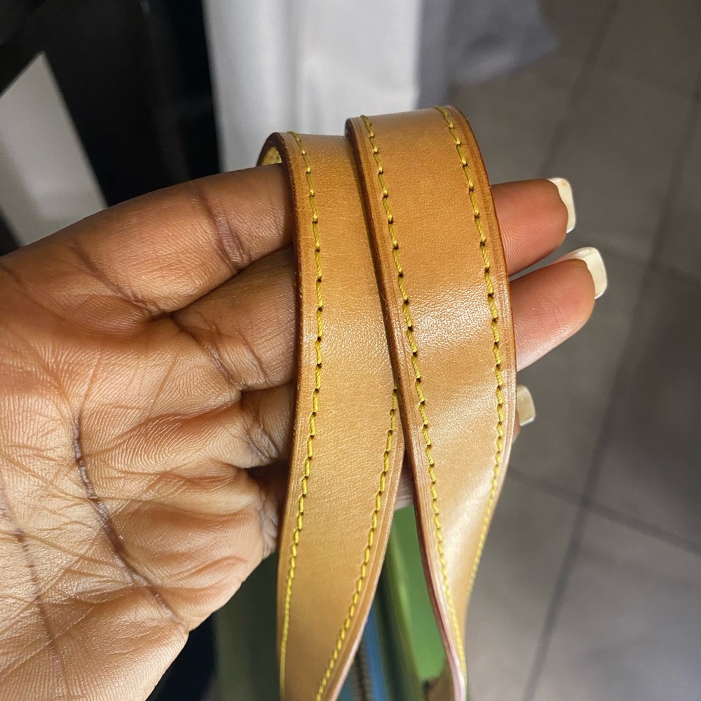 Authentic Louis Vuitton Green vernis Tote Bag - Picture 3 of 7